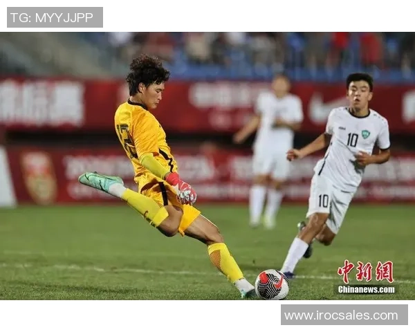 中国足球迎战乌兹别克斯坦力争胜利展现实力与风采