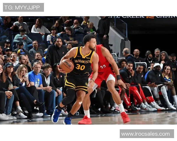 小牛队对阵勇士库里狂砍51分展现超级巨星风采